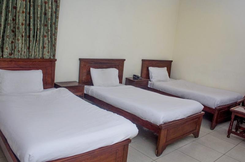 empire-hotel-peshawar-Budget Triple Room
