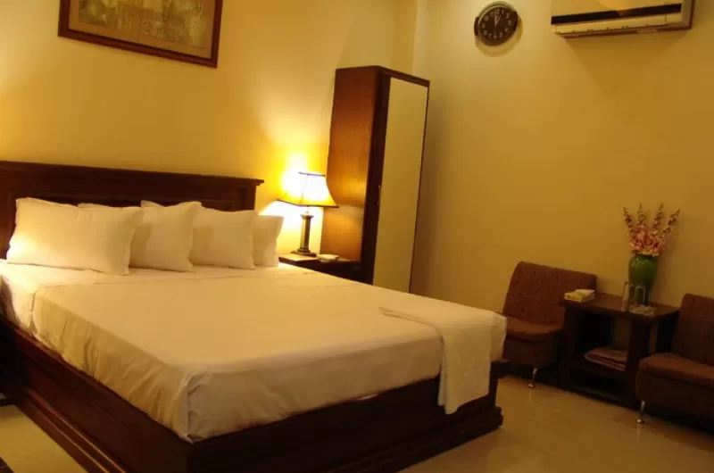 raj-one-hotel-faisalabad Deluxe Double or Twin Room