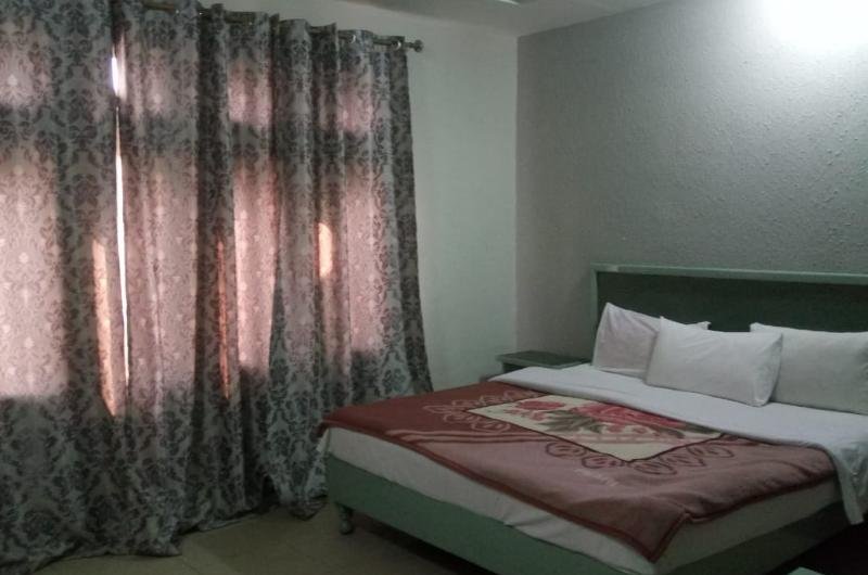 hotel-executive-house-Deluxe Double Room