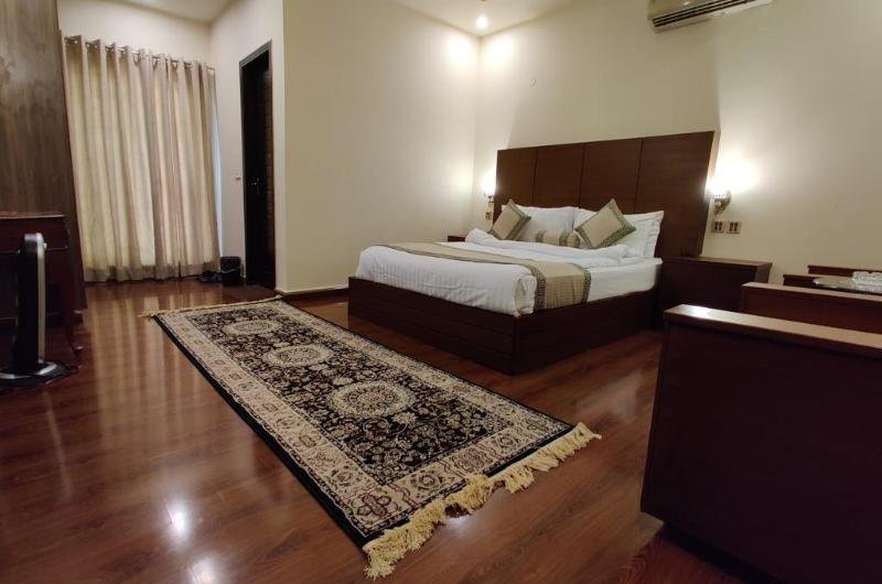 shelton-s-rezidor-hotel-lahore-Deluxe Double Room