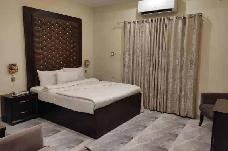 Hotel S. R. Lounge Multan