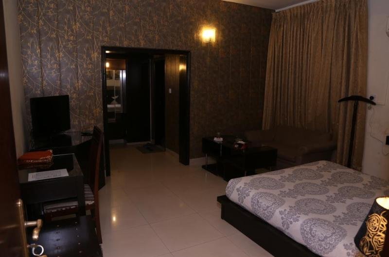 Royal Elegance Hotel Lahore