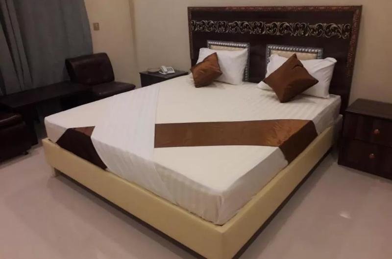 days-inn-hotel-johar-town-Deluxe Double Room