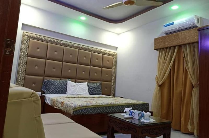 lavish-inn-guest-house-karachi-Deluxe Double Room