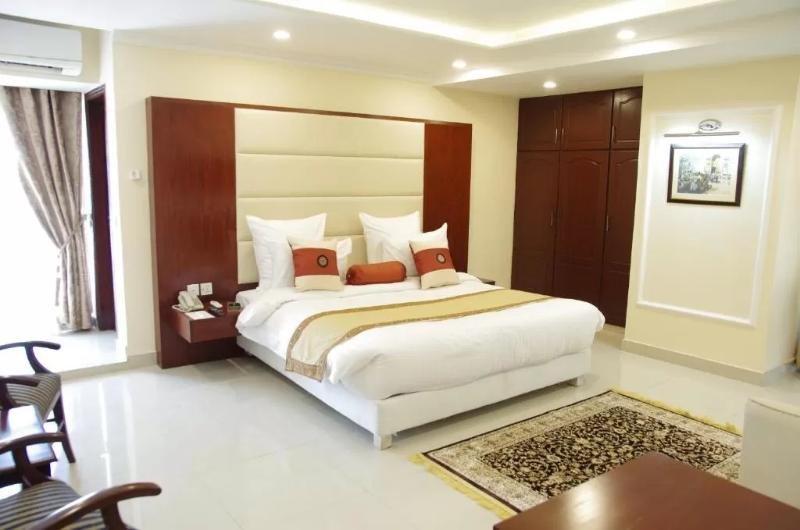 Falettis Express Lahore