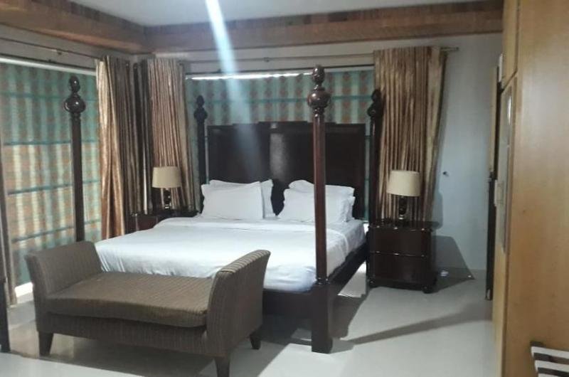 Mont Calm Hotel Murree