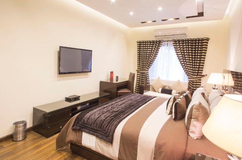 royaute-luxury-hotel-lahore-Executive Suite Single Occupancy