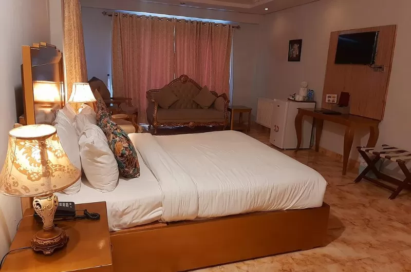 Mont Calm Hotel Murree