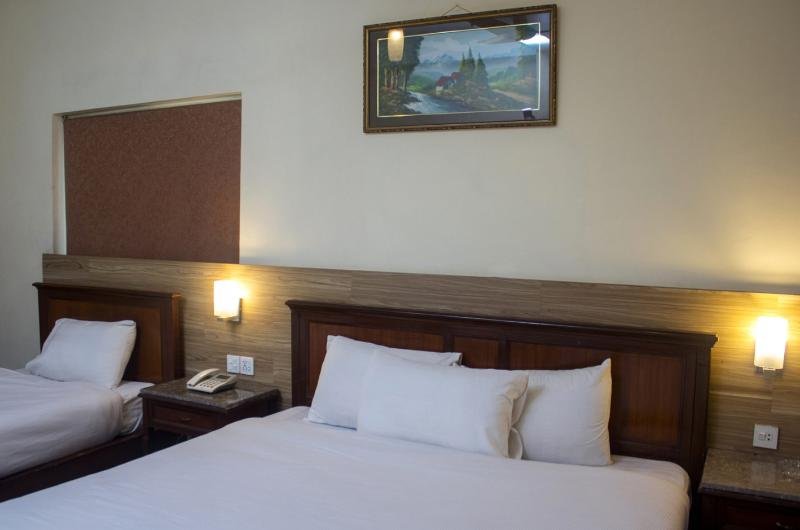 empire-hotel-peshawar-Deluxe Triple Room