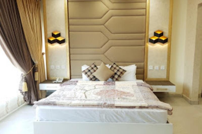 Hotel Avalon Suites Multan