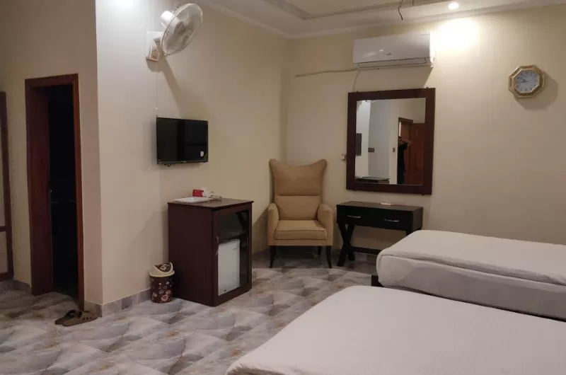 Hotel S. R. Lounge Multan