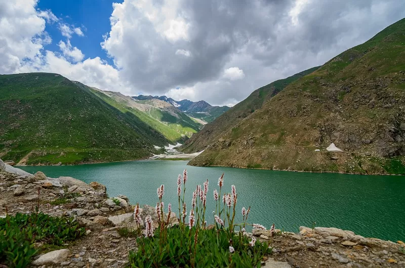 5 Days Honeymoon tour to Naran Kaghan.